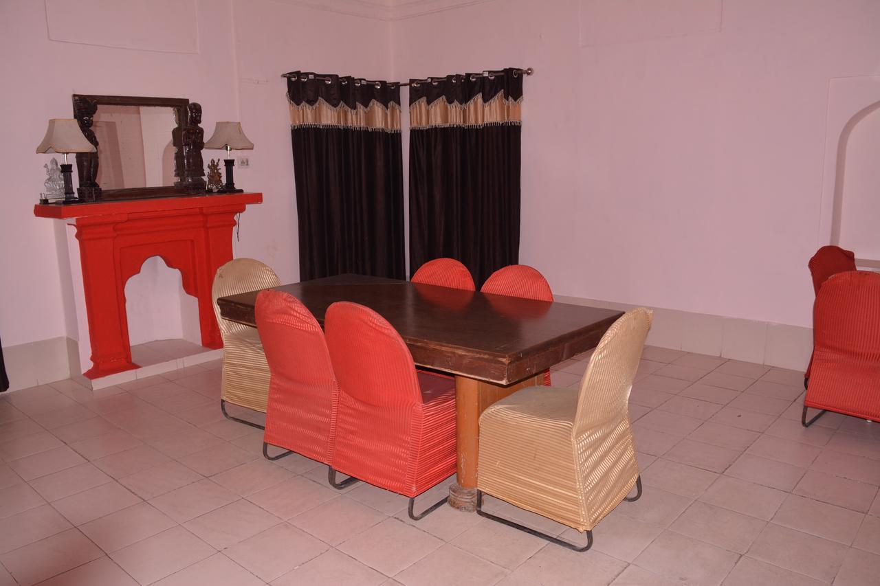 Hotel Saroop Vilas Palace 알와르 외부 사진